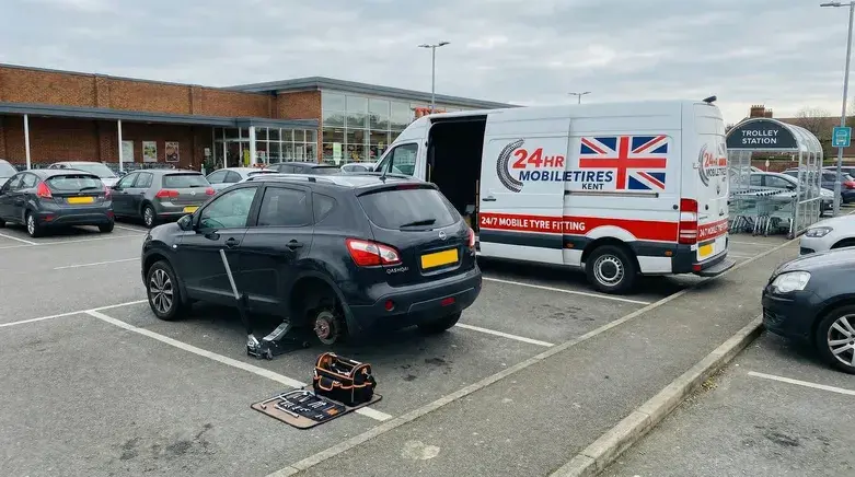 Mobile Tyre Fitting Medway 8 24hr mobile tyre fitting Kent technician changing flat tyre in retail car park